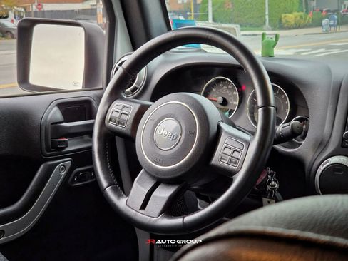 Used 2018 Jeep Wrangler Unlimited Sahara w/ Connectivity Group image 9