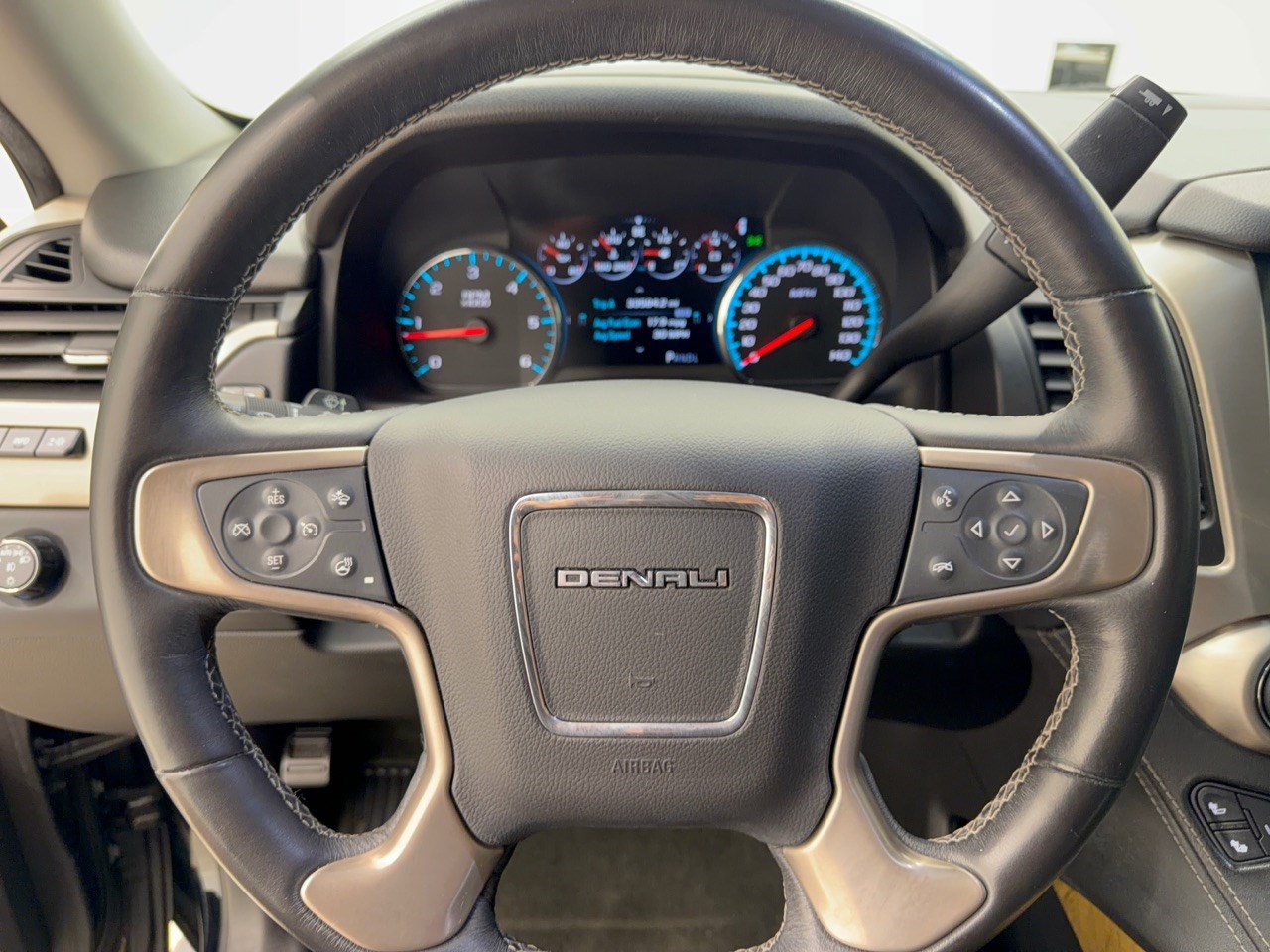 Used 2017 GMC Yukon Denali w/ Open Road Package RWD image 10
