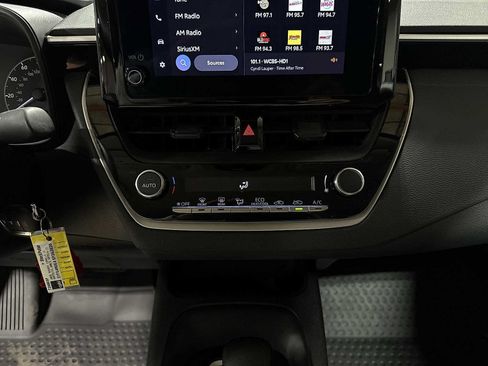 Used 2025 Toyota Corolla LE FWD image 21