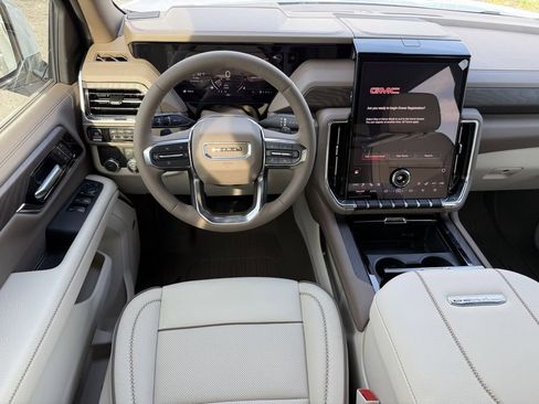 New 2026 GMC Yukon XL Denali w/ LPO, Floor Liner Package RWD image 15