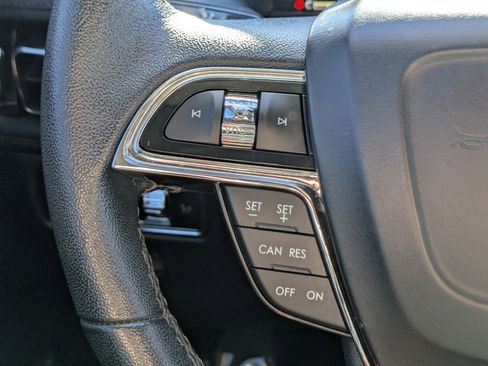 Used 2023 Lincoln Nautilus Standard w/ Premium Package image 17