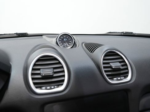 Used 2021 Porsche 718 Boxster Spyder image 39