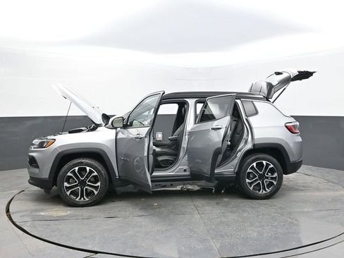 Used 2024 Jeep Compass Limited image 61