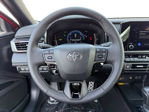 Used 2025 Toyota Camry SE w/ Convenience Package FWD image 12