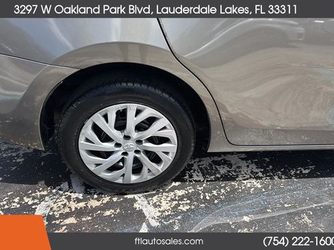 Used 2017 Toyota Corolla LE image 16