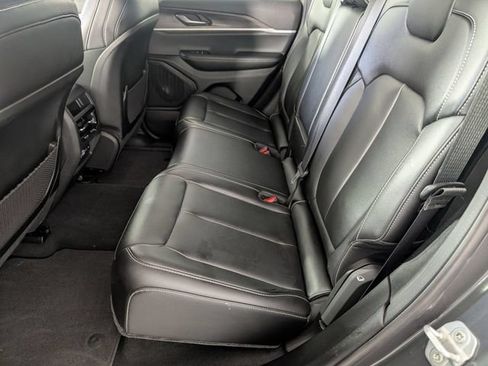 Used 2025 Jeep Grand Cherokee Limited AWD/4WD image 26