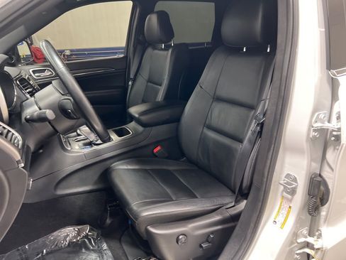 Used 2020 Jeep Grand Cherokee Limited image 15