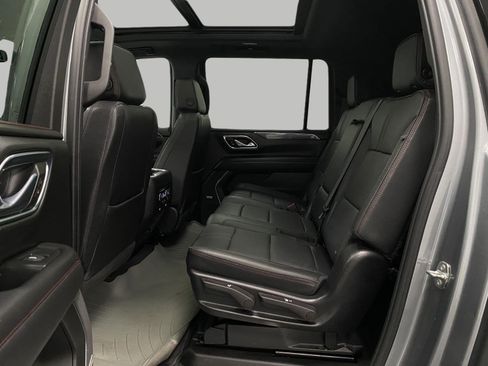 Used 2023 Chevrolet Suburban RST AWD/4WD image 29