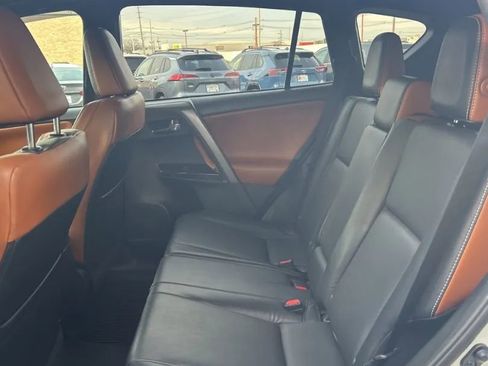 Used 2017 Toyota RAV4 SE image 3