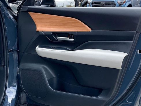 Used 2025 Toyota Grand Highlander FWD image 23