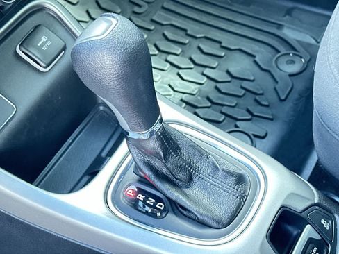 Used 2019 Jeep Compass Sport w/ Tech Group FWD image 21