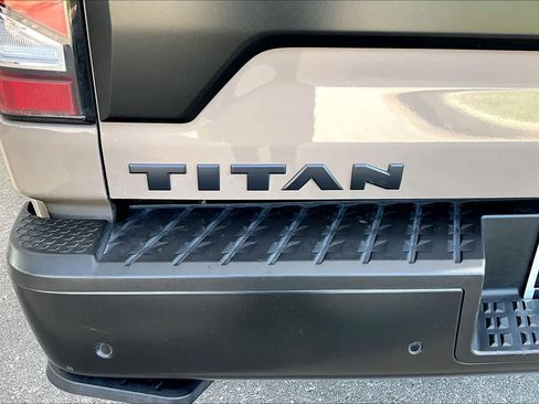Used 2023 Nissan Titan PRO-4X w/ Pro-4x Convenience Package AWD/4WD image 10