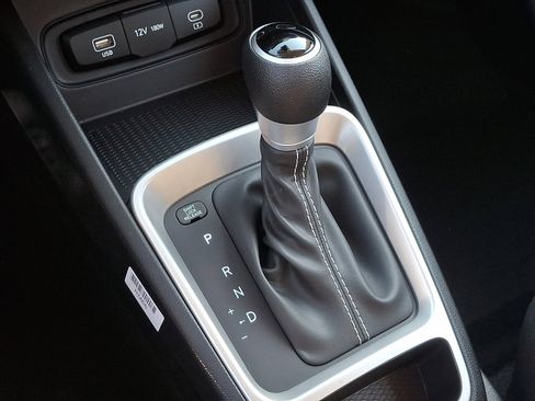 New 2026 Hyundai Venue SE image 18