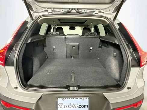 Used 2025 Volvo XC40 B5 Ultra AWD/4WD image 28