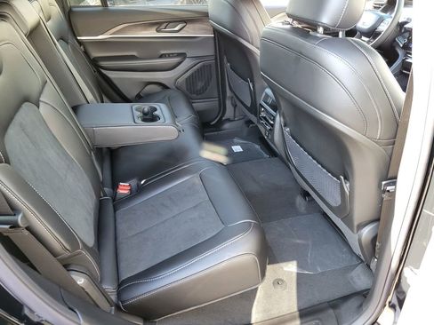 New 2026 Jeep Grand Cherokee Altitude image 17