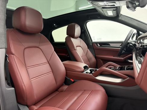 New 2026 Porsche Cayenne GTS AWD/4WD image 24