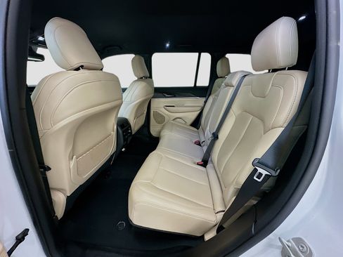 Used 2024 Jeep Grand Cherokee Limited image 29