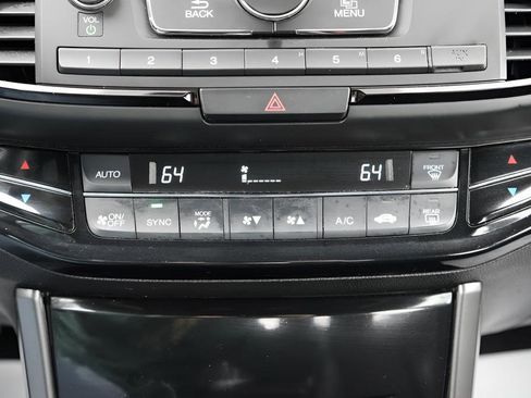 Used 2017 Honda Accord Sport image 32
