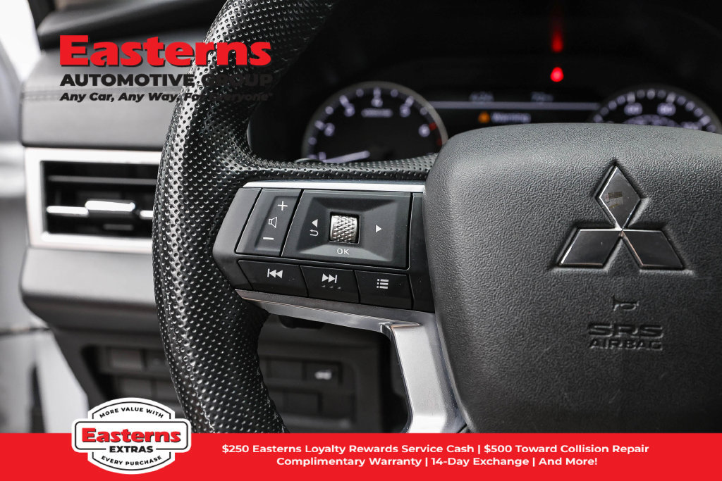 Used 2024 Mitsubishi Outlander SE AWD/4WD image 16