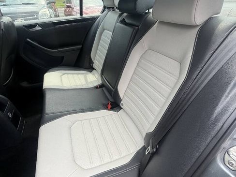 Used 2015 Volkswagen Jetta Sport FWD image 33