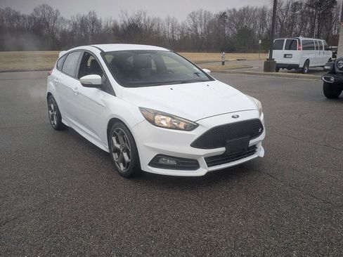 Used 2017 Ford Focus ST image 7