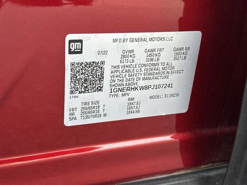 Used 2023 Chevrolet Traverse LT w/ Rear Camera Mirror Package image 35