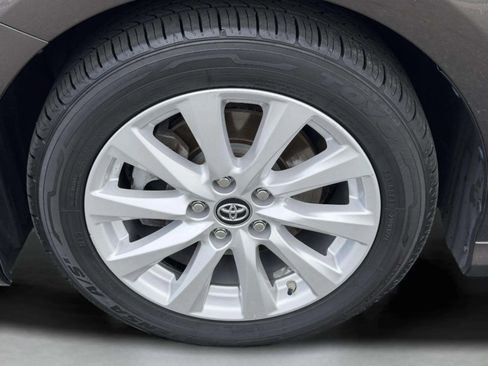 Used 2018 Toyota Camry LE FWD image 34