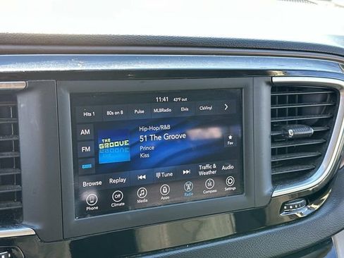 Certified 2019 Chrysler Pacifica Touring Plus image 18