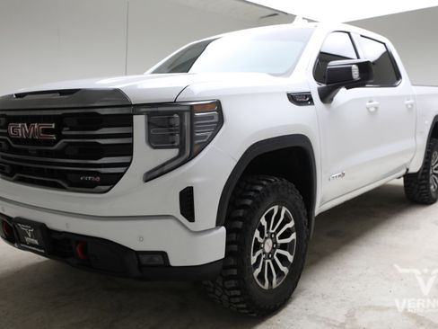 Used 2024 GMC Sierra 1500 AT4 w/ AT4 Premium Package AWD/4WD image 1