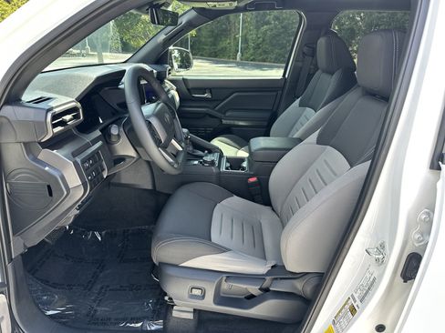 Certified 2025 Toyota Tacoma TRD Off-Road AWD/4WD image 16