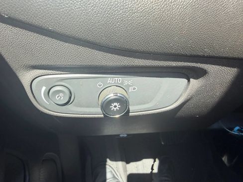 Used 2021 Chevrolet Equinox LS w/ LS Convenience Package AWD/4WD image 17
