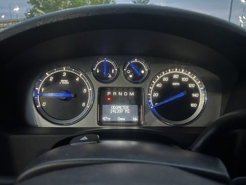 Used 2014 Cadillac Escalade Luxury image 24