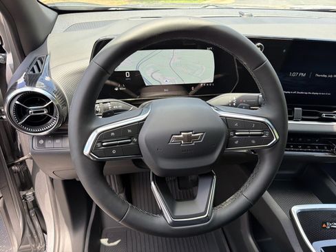 New 2027 Chevrolet Equinox LT w/ Convenience Package II FWD image 24