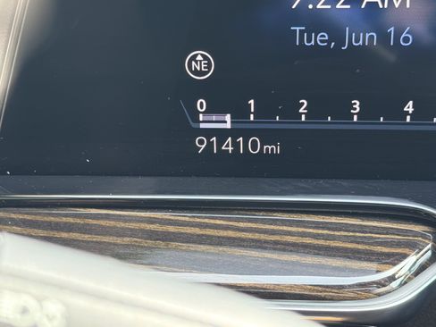 Used 2021 Cadillac Escalade Premium Luxury AWD/4WD image 22