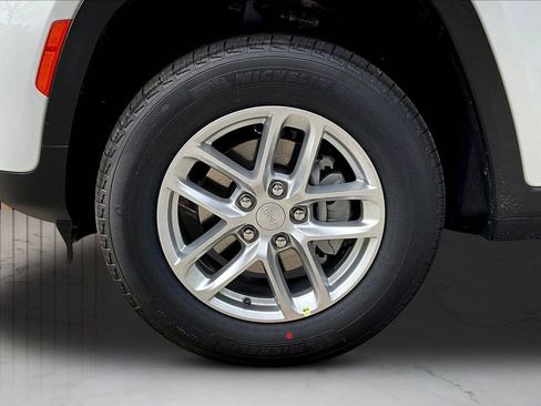 New 2026 Jeep Grand Cherokee Laredo AWD/4WD image 31