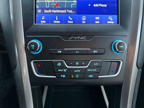 Used 2020 Ford Fusion SE image 21