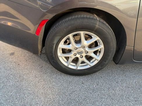 Used 2023 Chrysler Pacifica Touring-L image 47