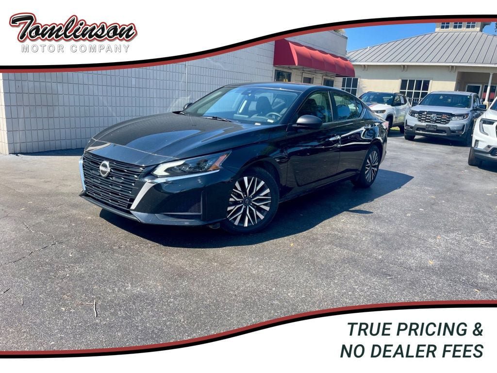 Used 2025 Nissan Altima 2.5 SV FWD image 1