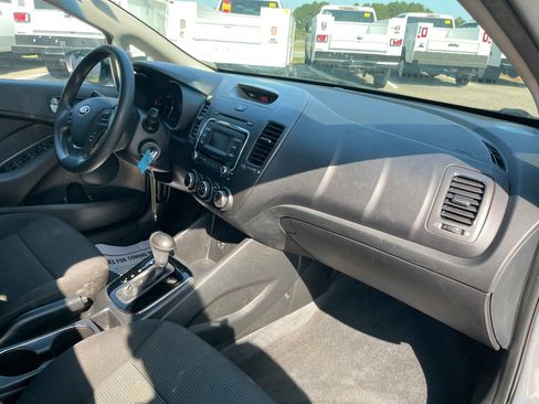 Used 2017 Kia Forte LX image 27