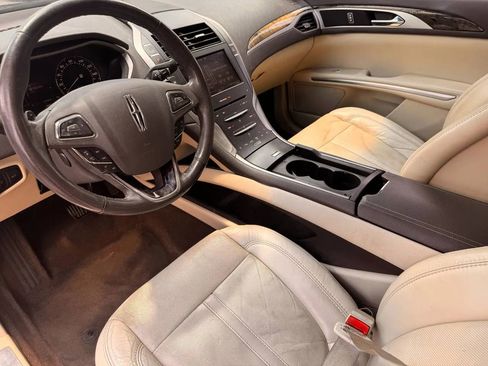 Used 2013 Lincoln MKZ FWD image 4