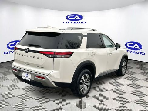 Used 2023 Nissan Pathfinder SL image 3