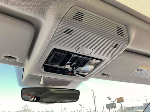 New 2026 Volkswagen Tiguan SE image 16