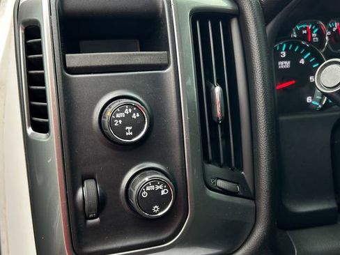 Used 2015 Chevrolet Silverado 1500 LT AWD/4WD image 30