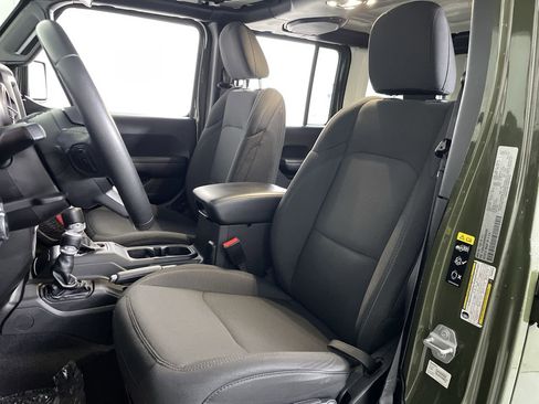 Used 2021 Jeep Wrangler Unlimited Sport image 12