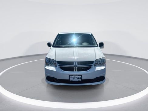 Used 2018 Dodge Grand Caravan SE FWD image 3