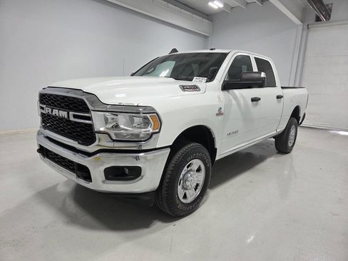 Used 2022 RAM 2500 Tradesman w/ Chrome Appearance Group image 3