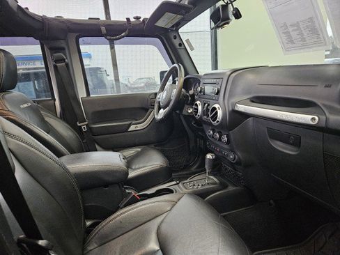 Used 2016 Jeep Wrangler Unlimited Rubicon AWD/4WD image 13
