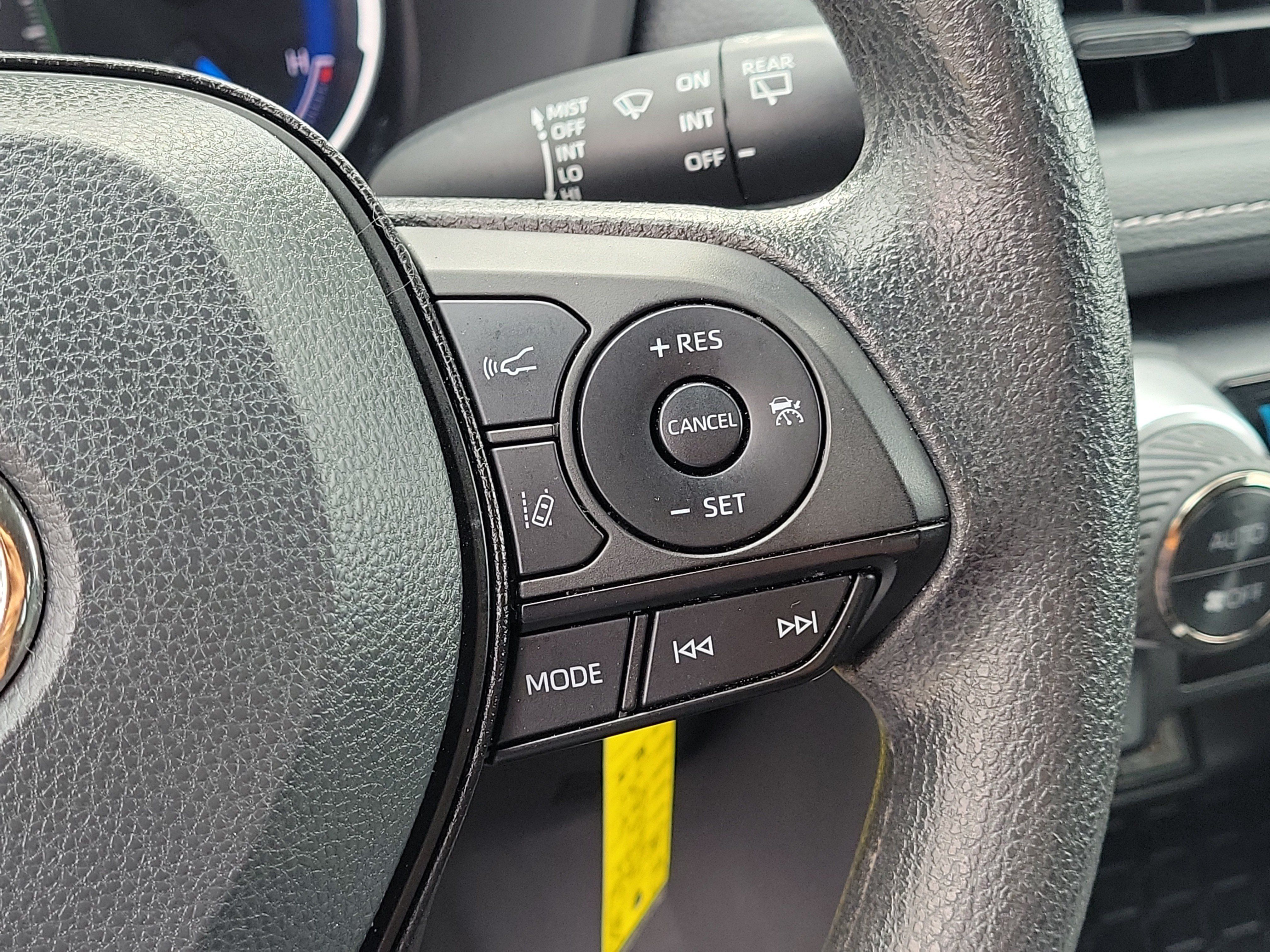 Used 2025 Toyota RAV4 LE AWD/4WD image 29