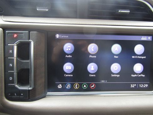 Used 2021 GMC Yukon XL Denali w/ Denali Premium Package image 11