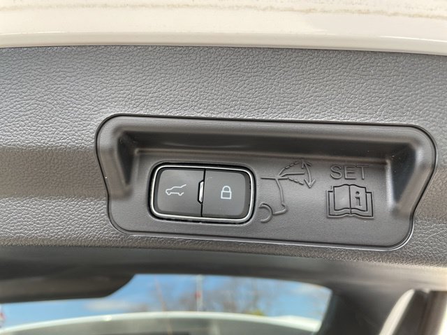 Used 2023 Ford Explorer XLT AWD/4WD image 70